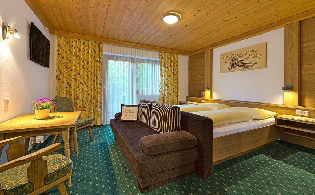 Landhotel Kirchenwirt Unken Room photo