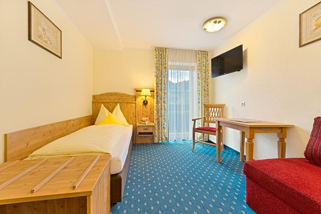 Landhotel Kirchenwirt Unken Room photo