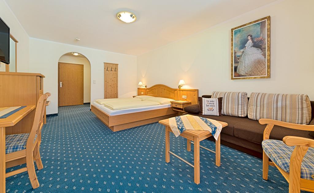 Landhotel Kirchenwirt Unken Exterior photo